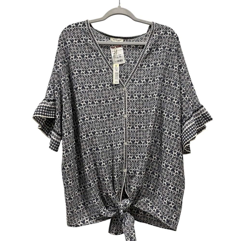 Women's Navy and White Patterned dressy 2X Top